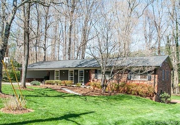 3rd image of 176 Jamie Dr