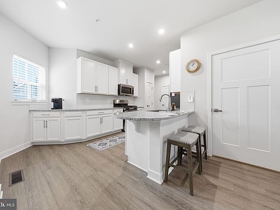 3rd image of 6134 Dock St