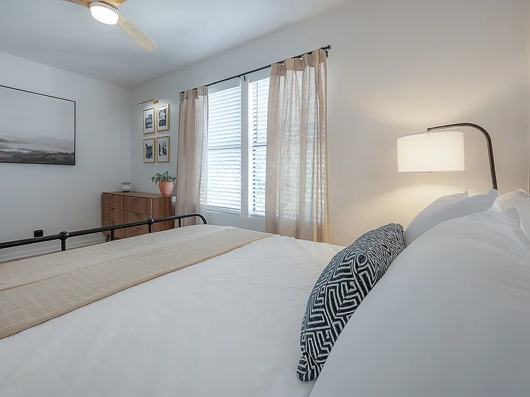 317 W Curtis St — Photo 18