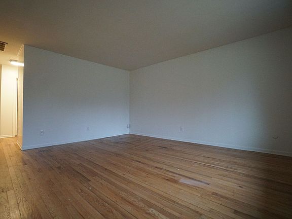 3rd image of 2562 Brookview Ln #2568