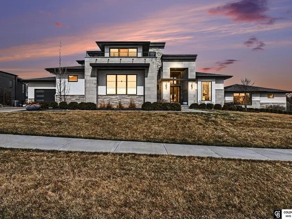 21810 Dorcas St, Elkhorn, NE 68022