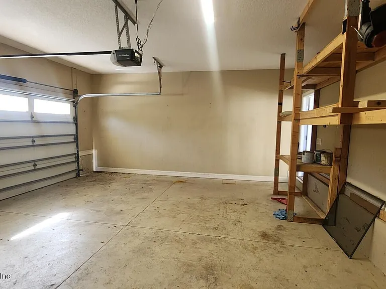 654 S Loop Pkwy — Photo 44
