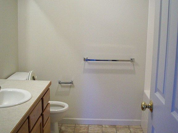 5th image of 406 SE Birch Ave APT 201