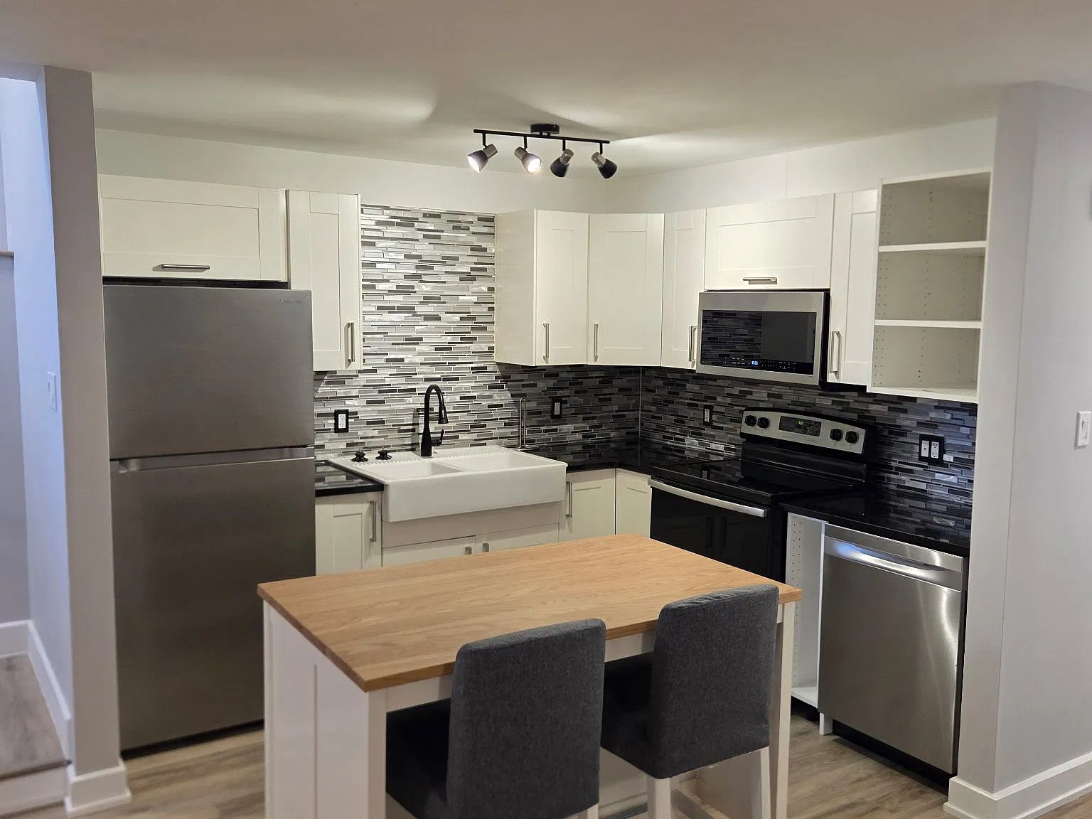 3 bed, $2,150 — Photo 3