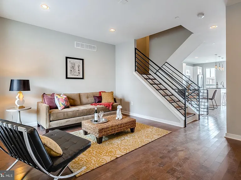 3832 Manor St — Photo 9