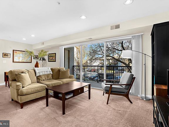 4th image of 1113 Primrose Ct APT 204