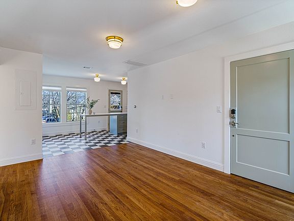 5th image of 1508 Woodlawn Blvd APT B