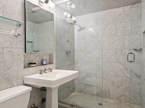 161 West 16th Street image 5 of 10