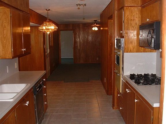 4th image of 1718 Rosewood Dr