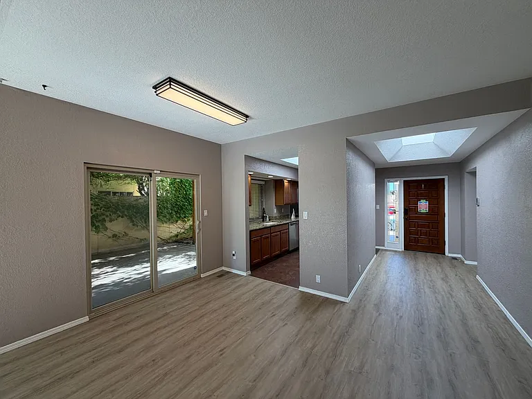 7924 Woodridge Dr NE — Photo 9