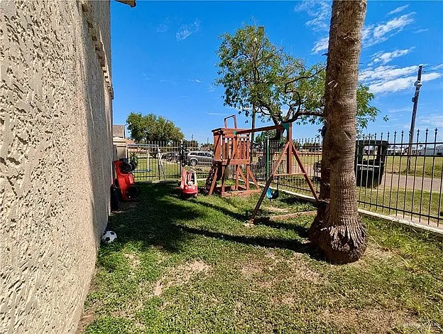 1811 Perkins Ave #7 — Photo 14