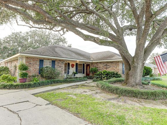 3rd image of 304 Upland Dr