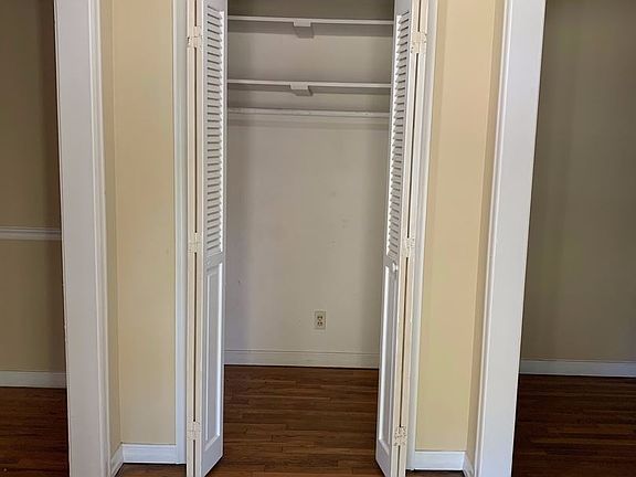 5th image of 502 Imperial Dr