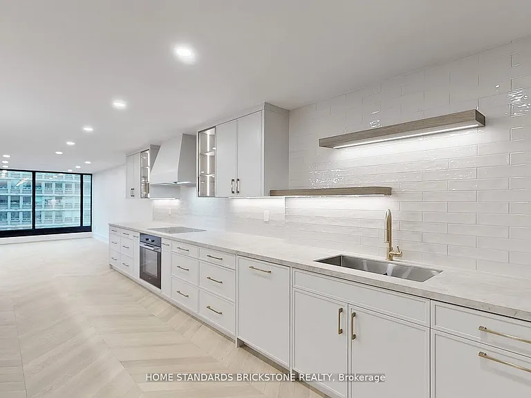 110 Bloor St W #1009 — Photo 13