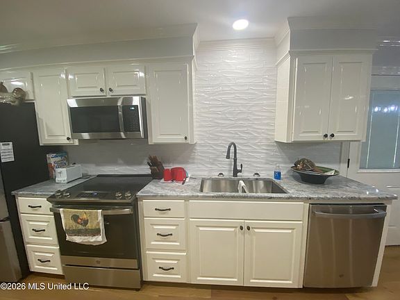 5th image of 2044 Viking St