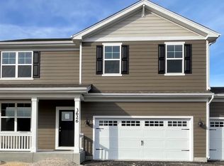 3639 Ancient Oak Dr, Elgin, IL 60124