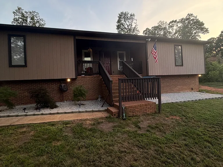 1101 Tall Oaks Cir — Photo 2