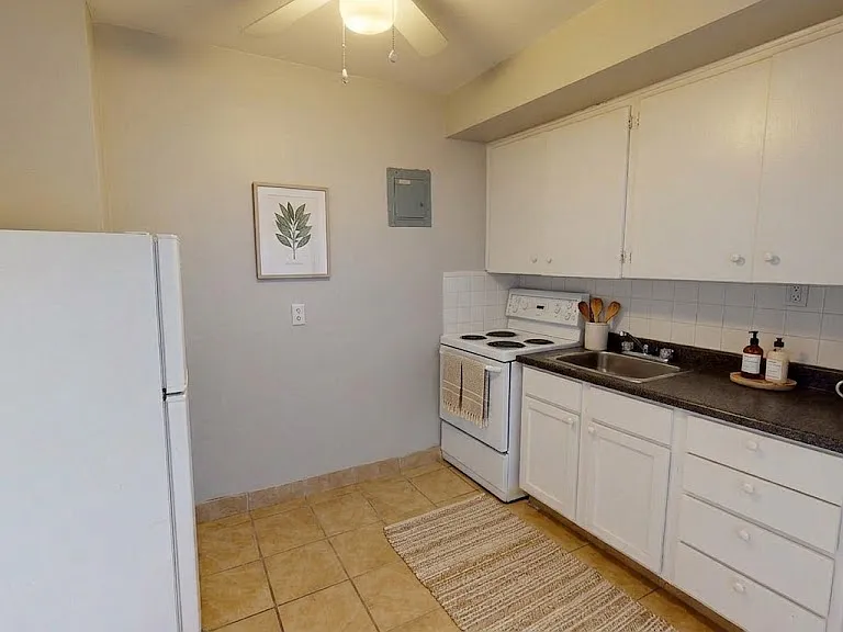 6460 Wyandotte St E #A — Photo 5