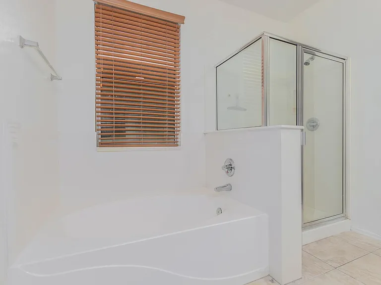 3209 W Saint Catherine Ave — Photo 11