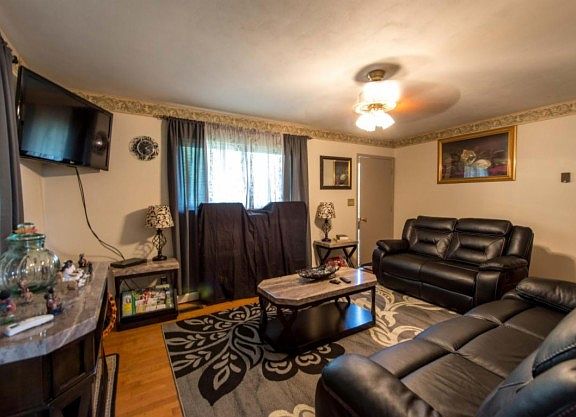 3rd image of 6230 Stockton Dr