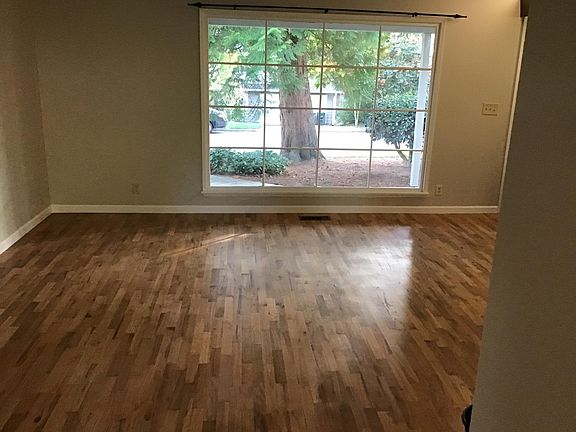 4th image of 16240 SE 29th St