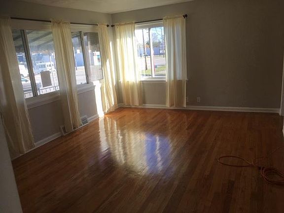 Living room corner windows - hardwood floors