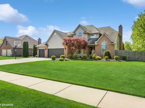 2422 Lara Ln, Stevensville, MI 49127