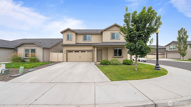 2nd image of 543 SW Angelina Loop