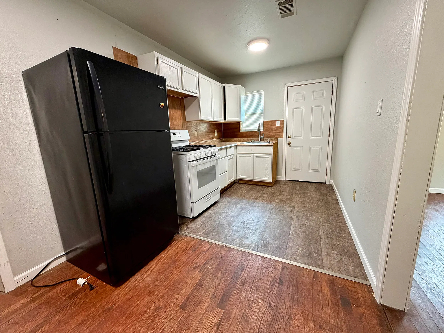 2 bed, 750 sqft, $850 — Photo 4
