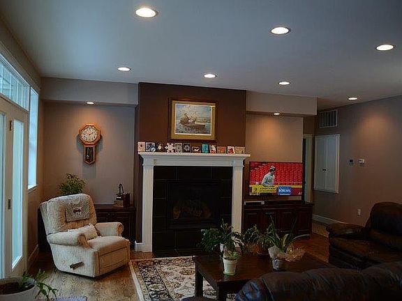 3rd image of 1027 Reams Rd