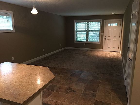 4th image of 4000 Pond View Dr