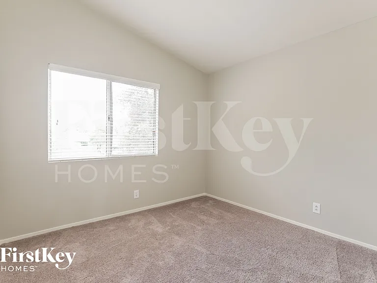 1573 Alpine Hills Ave — Photo 14