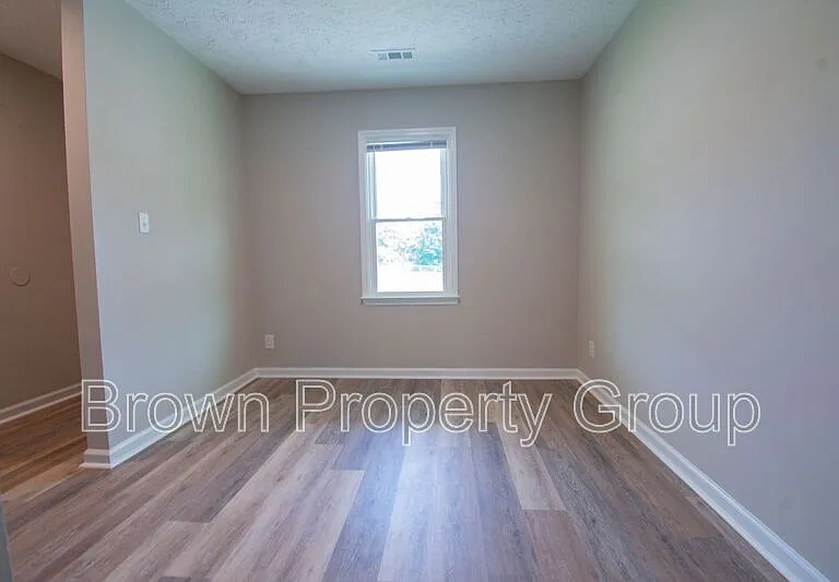 621 Winthrop Ct — Photo 4