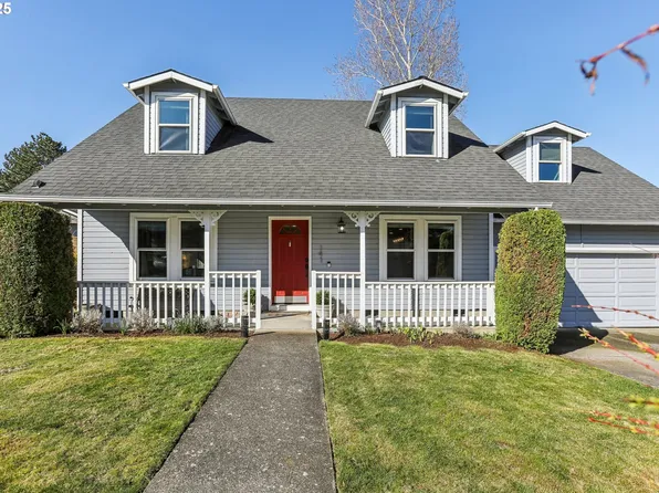 141 NE Greenway Dr, Gresham, OR 97030