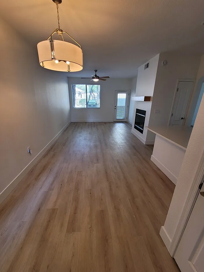 1 bed, 1.0 bath, 735 sqft, $1,950 — Photo 3
