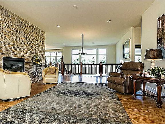 2nd image of 4724 Leprechaun Ln