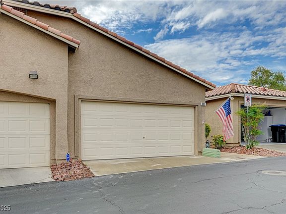 3rd image of 393 Blanca Springs Dr