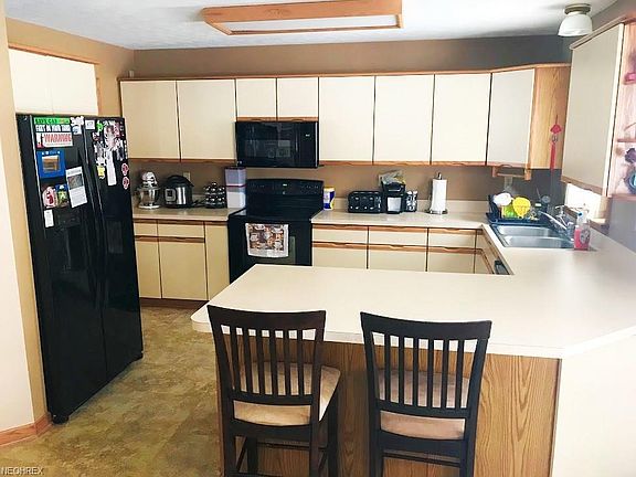 4th image of 223 Cherry Hill Dr