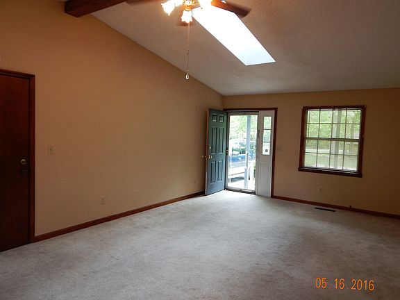 4th image of 361 Lakeview Dr
