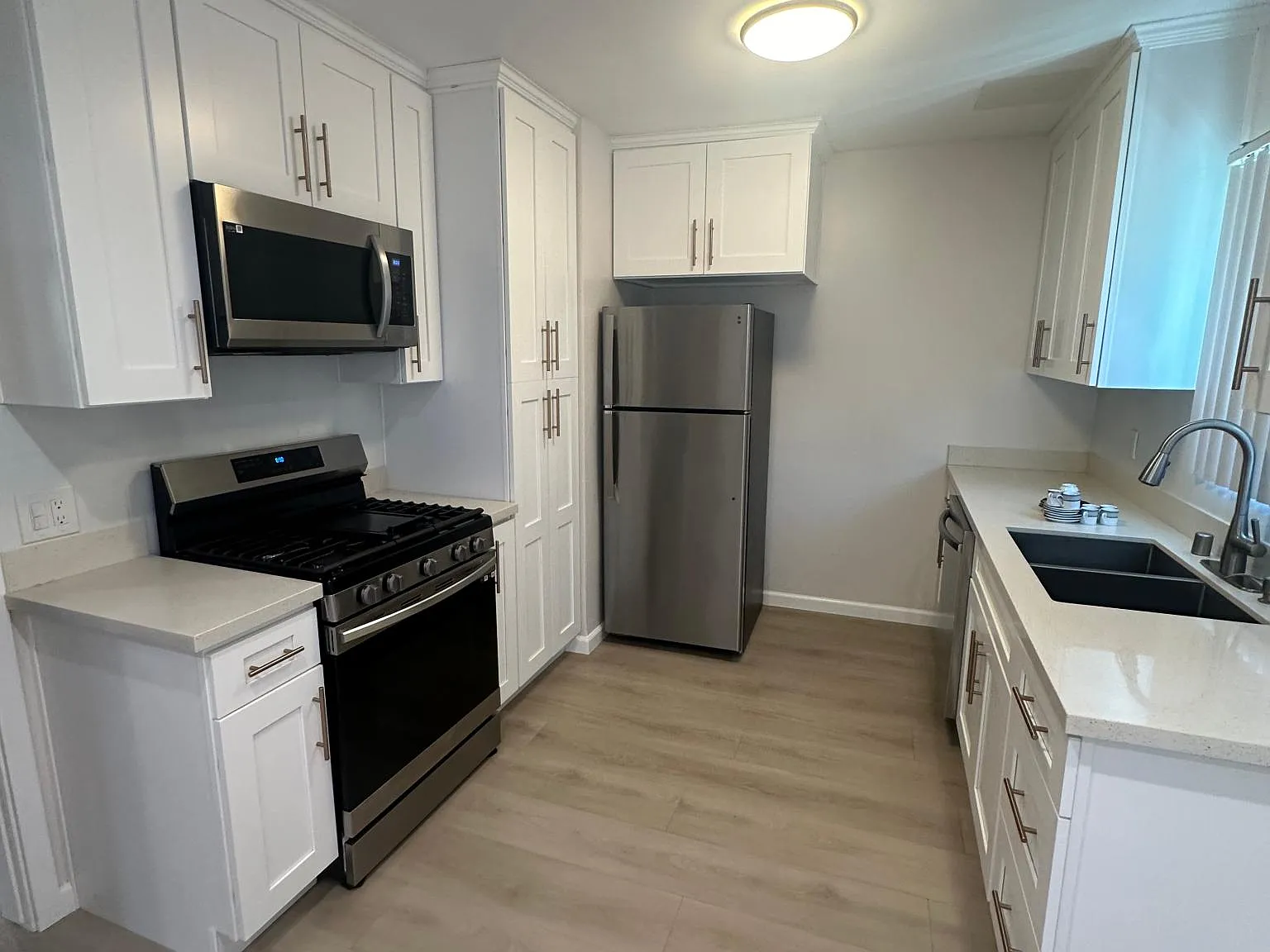 1435 E Maple St — Photo 1