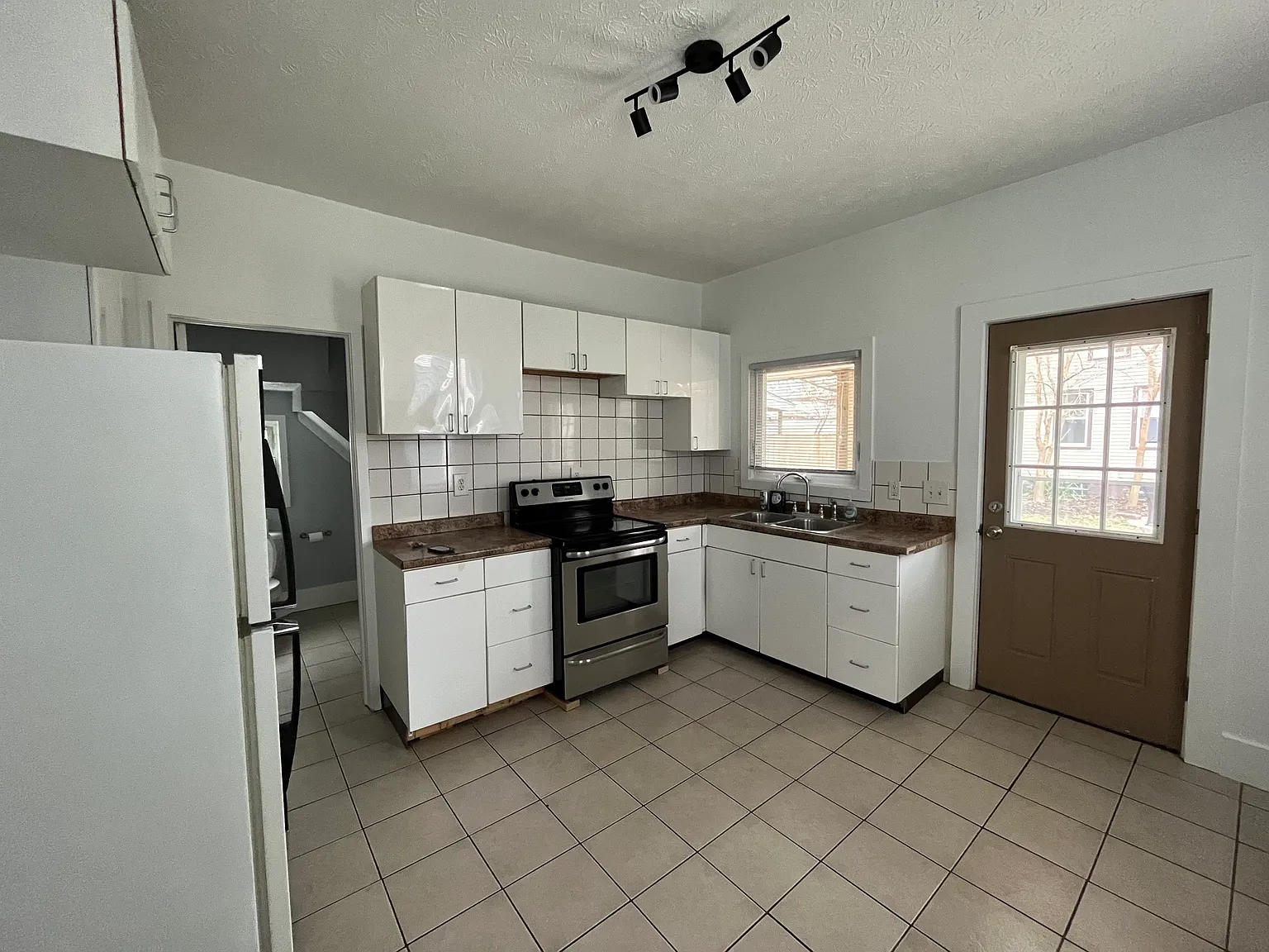 1 bed, 1000 sqft, $1,250 — Photo 2