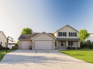 209 Haymeadow Ct, Wrightstown, WI 54180