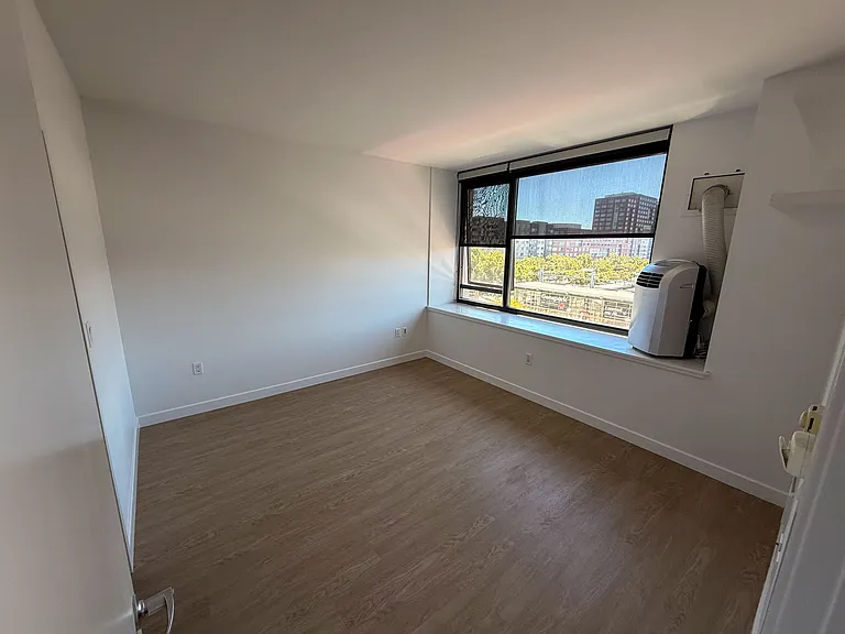 260 King St #445 — Photo 8