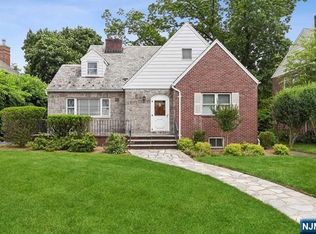 1108 Buckingham Rd, Fort Lee, NJ 07024