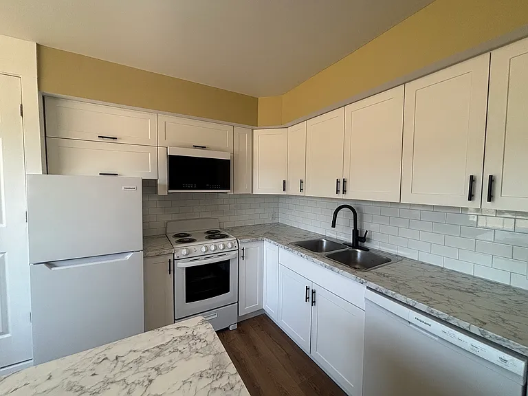145 Carrie St — Photo 6