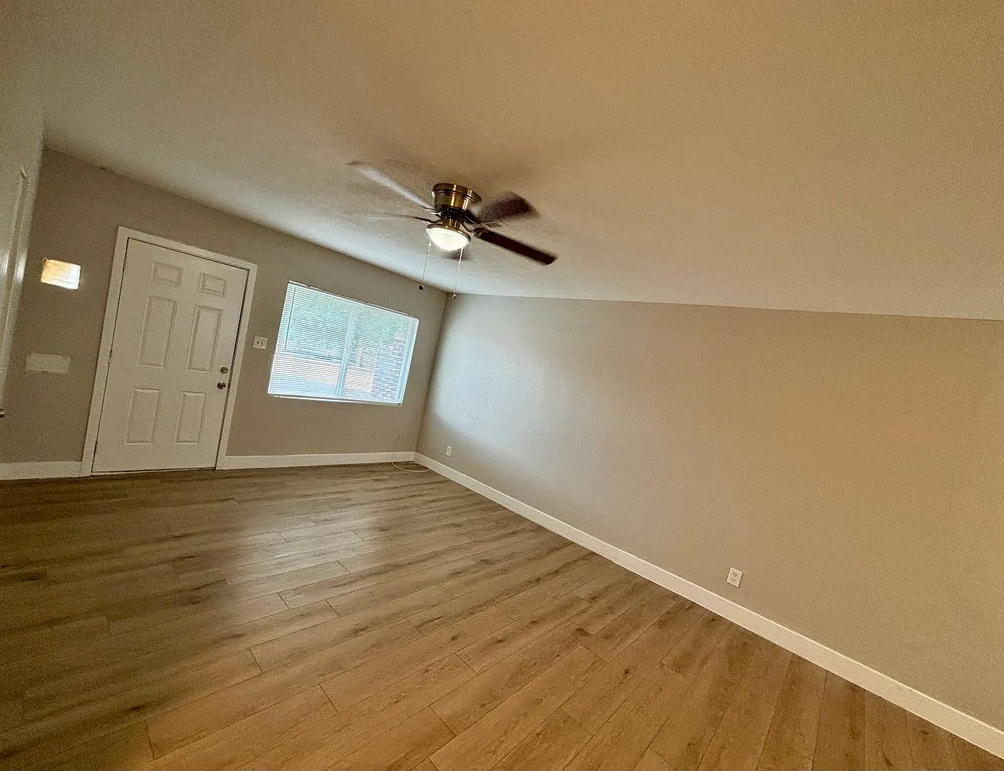 Remodeled 2BD/1BA Unit in a 4-Plex near 15th Ave & Indian School in Phoenix — Photo 3