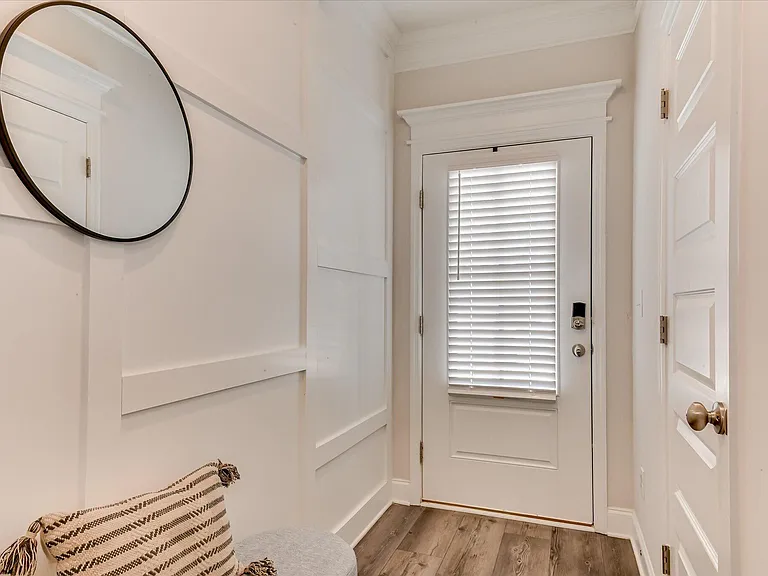 1055 Linsmore Ave — Photo 5
