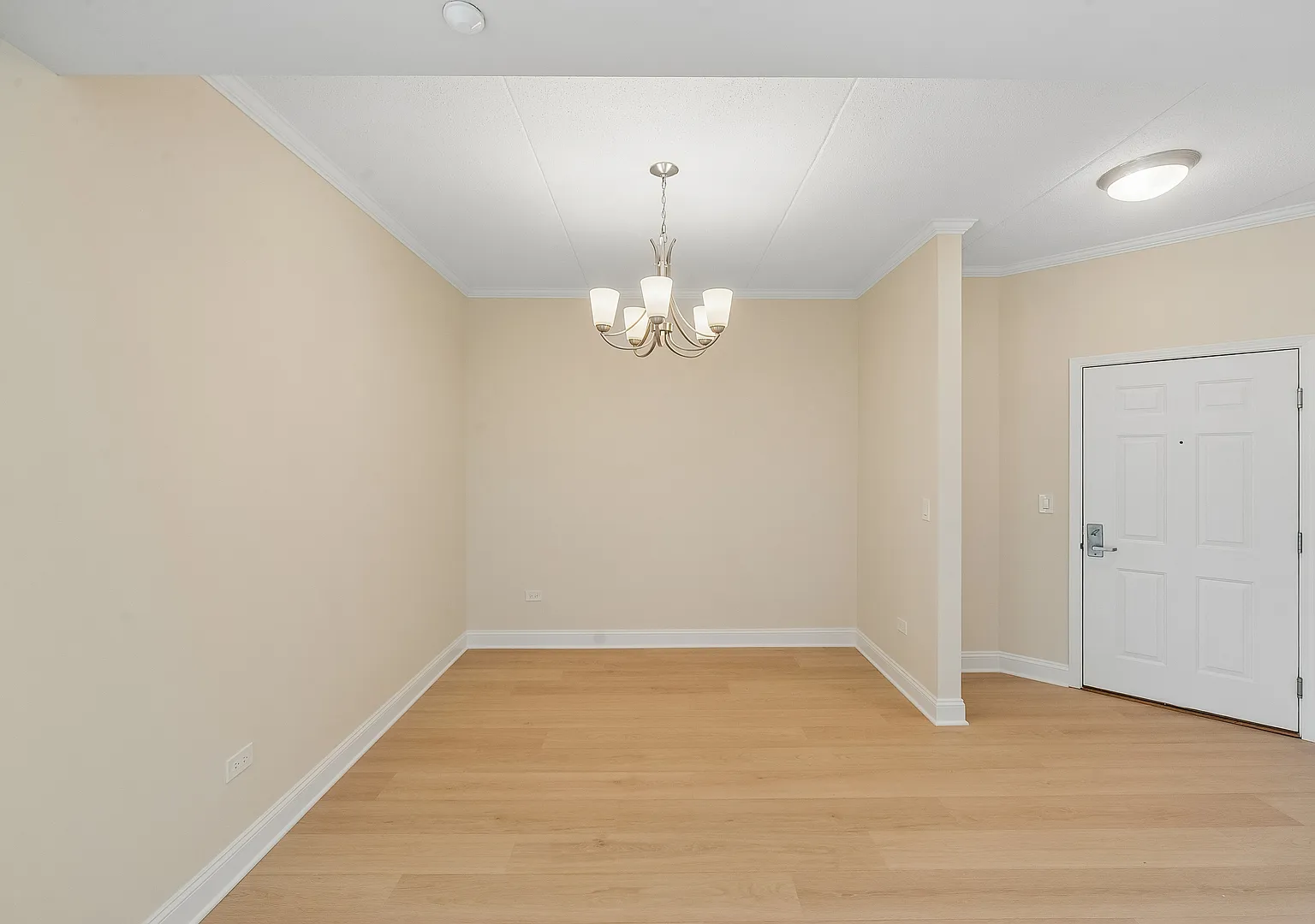 2 bed, 1600 sqft, $2,700 — Photo 2
