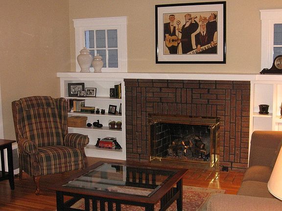 Living Room w/Gas Fireplace