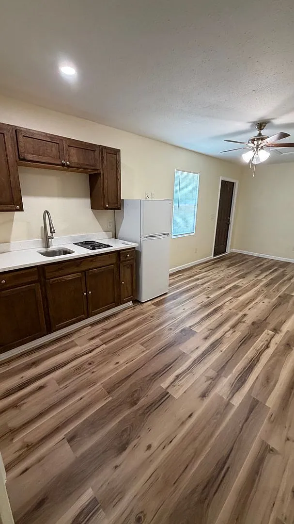143 Claire Ave N unit 101 — Photo 4